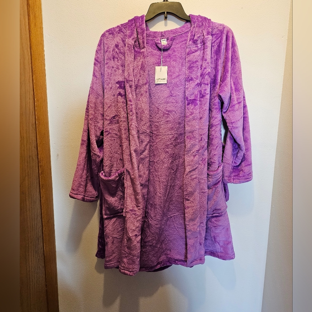 NWT U2Skiin purple hooded robe Size S/M